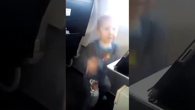 Зажигательные танцы в самолете смотреть онлайн