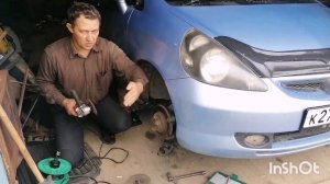 Хонда фит, клинят тормоза. Решение.