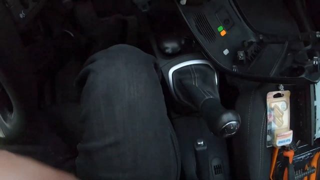 How To Remove Dashboard Center AC Console Renault Clio 3 смотреть онлайн