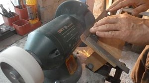 Приспособление для заточки фуговочных ножей