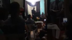 Pastor Laércio Santana pregando na igreja Pentecostal Rocha Eterna Pontal