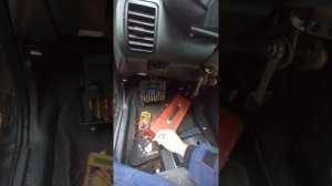 не крутит стартер ВАЗ 2110. не хватает напряжения в машине. стартер ваз 2110