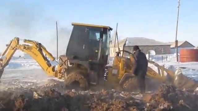 Экскаватор погрузчик SOLG Забуксовал в Дарье 2014,02,02 смотреть онлайн