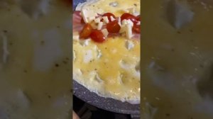 Яичный блин с любой начинкой/ быстрый завтрак