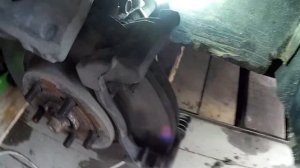 Замена передних тормозных колодок.
