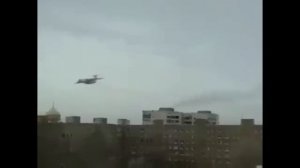 Низколетящий транспортный ИЛ 76 Оренбург 15 02 2014 low flying IL 76 over the City