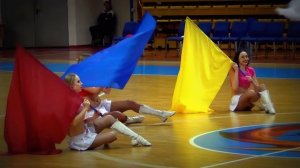Группа поддержки МФК "ВИЗ-Синара". Танец с флагами