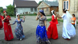 Цыганские танцы на свадьбе.  Сувулони рулит!