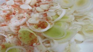 Курица со свежей капустой в духовке