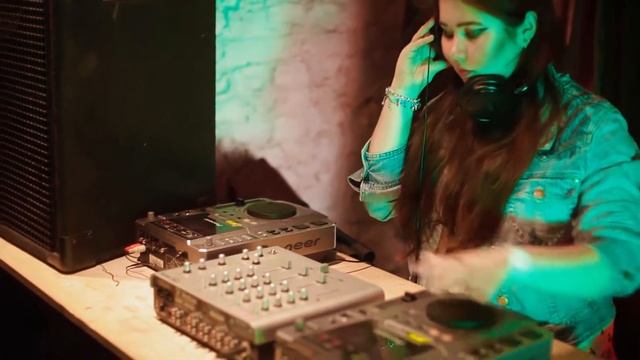 „Kiil ja sipelgas“ / «Стрекоза и Муравей» смотреть онлайн