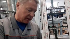 Вклеивание стеклопакета в створку пластикового окна
