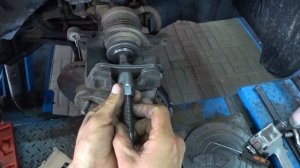 Как правильно поменять тормозные колодки передние и задние,профилактика направляющих суппортов