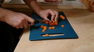 Мастерская Чебуркова. Нож Ворон 3 М390 на кухне.