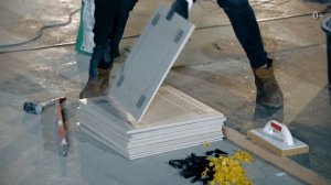 Как правильно класть напольную плитку. Самый простой способ работы с плиткой