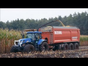 Трактор застрял в грязи | Тракторы и комбайны на тяжелом бездорожье