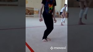 Прыжки в художественной гимнастике.Прыжки в шпагат начинаются с развития прыгучести#jump #Leaps#gym