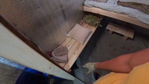 СДЕЛАЛ ДРОВНИК У БАНИ | Покрасил дом | Сделал кровать качель для бани | Матрац из сена в парной