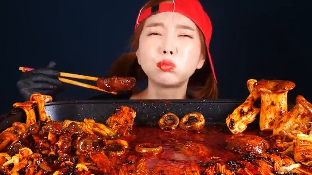 [Mukbang] 매콤한? 불닭 마라 버섯찜 Spicy mala assorted mushroom ASMR Mukbang eatingsound realsound Ssoyoung