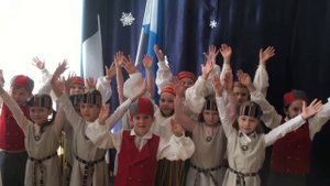 "На пыльных тропинках далёких планет останутся наши следы"