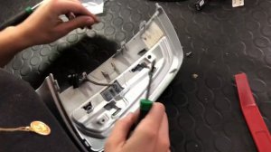 Como reemplazar señalero de retrovisor Mercedes Benz w204 C300 C220 C200 2008-2010