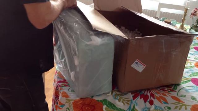 Unboxing 1966 Fender Vibro Champ Amp. смотреть онлайн