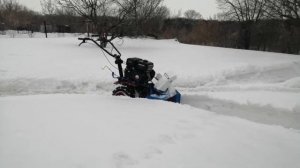 Снегоуборочная приставка НЕВА на мотоблоке ОКА в работе
