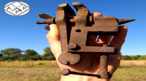 Rusted Tiny Vise - Perfect Restoration