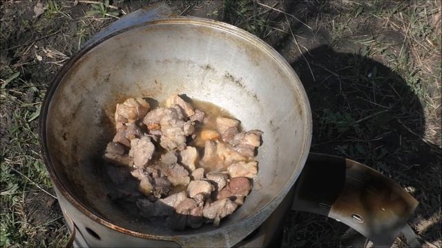 Как приготовить плов в казане на костре