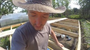 Нижняя обвязка и лаги пола | Что раньше - пол или стены? | Каркасный сарай