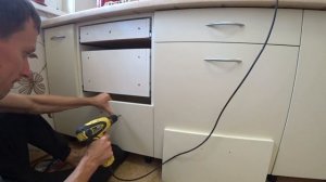 ⚫ САМЫЙ ПРОСТОЙ СПОСОБ! (за 4 мин) УСТАНОВКА ФАСАДОВ на кухню