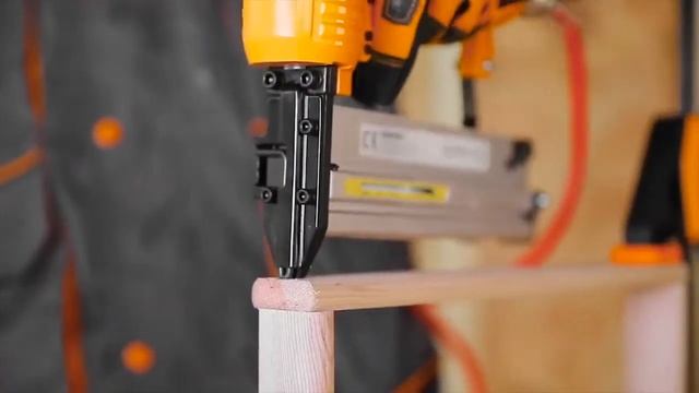 Пневматический степлер для скоб и гвоздей INGCO ACN50401 смотреть онлайн