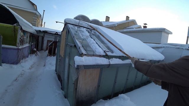 Приспособление для уборки снега с теплицы