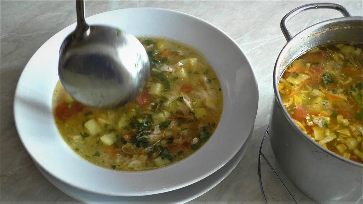 Как только появляются кабачки обязательно готовлю на обед такой суп, просто и вкусно смотреть онлайн