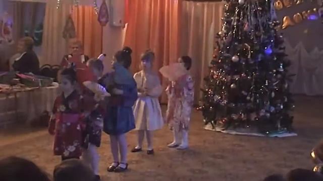 Японский танец с веерами