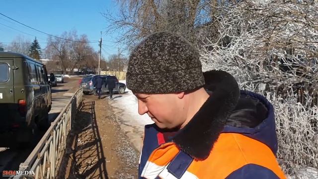 Коммунальщики приступи ремонту трубы, в результате порыва которой улицу залило кипятком