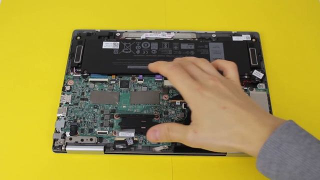 Dell Inspiron 13 7370 SSD Upgrade смотреть онлайн