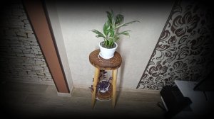 Барный стул из среза дерева и эпоксидки