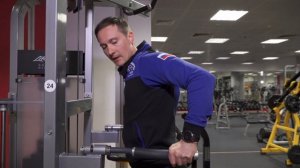 Отжимания на брусьях, широким хватом