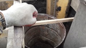 Опалубка собрана для фундамента туалета
