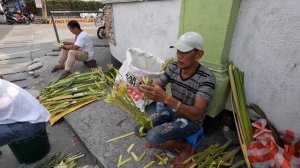 PROUD FILIPINO DEMONSTRATES THE MAKING OF PALASPAS - PALM SUNDAY - HOLY WEEK PHILIPPINES 2023