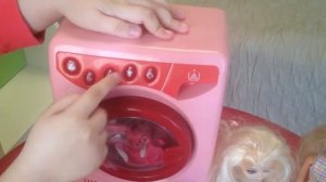 ИГРАЕМ ИГРУШЕЧНОЙ СТИРАЛЬНОЙ МАШИНКОЙ))