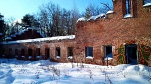 старинный конный двор в заброшенный усадьбе Марфино