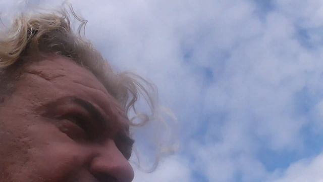 САНБОЙ РАЗГОВАРИВАЕТ С ГОЛУБЯМИ