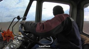 Старый гусеничный трактор Т-150 в отличном состоянии! Закрытие влаги поперек борозды!