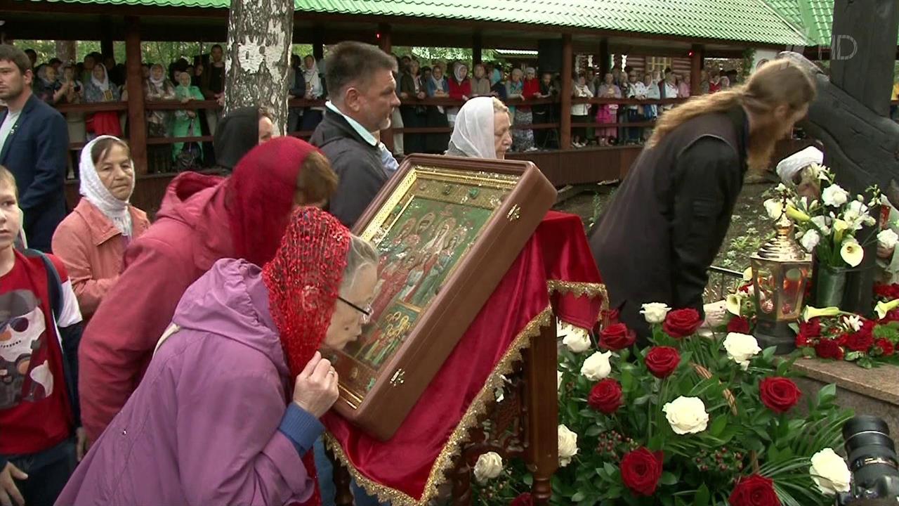 Память Николая II и его семьи в годовщину расстрела почтили десятки тысяч верующих