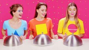 Откуси Лизни или Ничего Челлендж | Забавные Кухонные Лайфхаки от DaRaDa Challenge