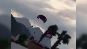 В Турции парашют с российскими туристами оторвался от катера