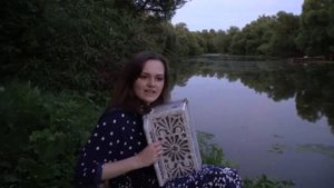 На берегу реки под гармонь Широка река Хит на гармошке