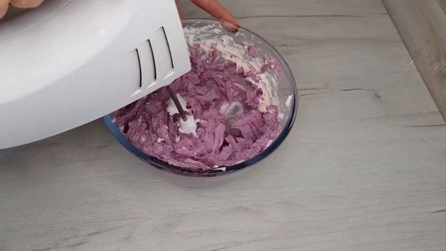 Черничный крем для сборки и выравнивания торта для капкейков