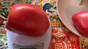 Помидоры. Обзор томатов. Взвешиваю, режу, разные сорта томатов. Первый урожай перцев в этом году)))